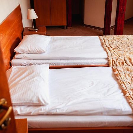 Hotel Promenada Ostróda Esterno foto