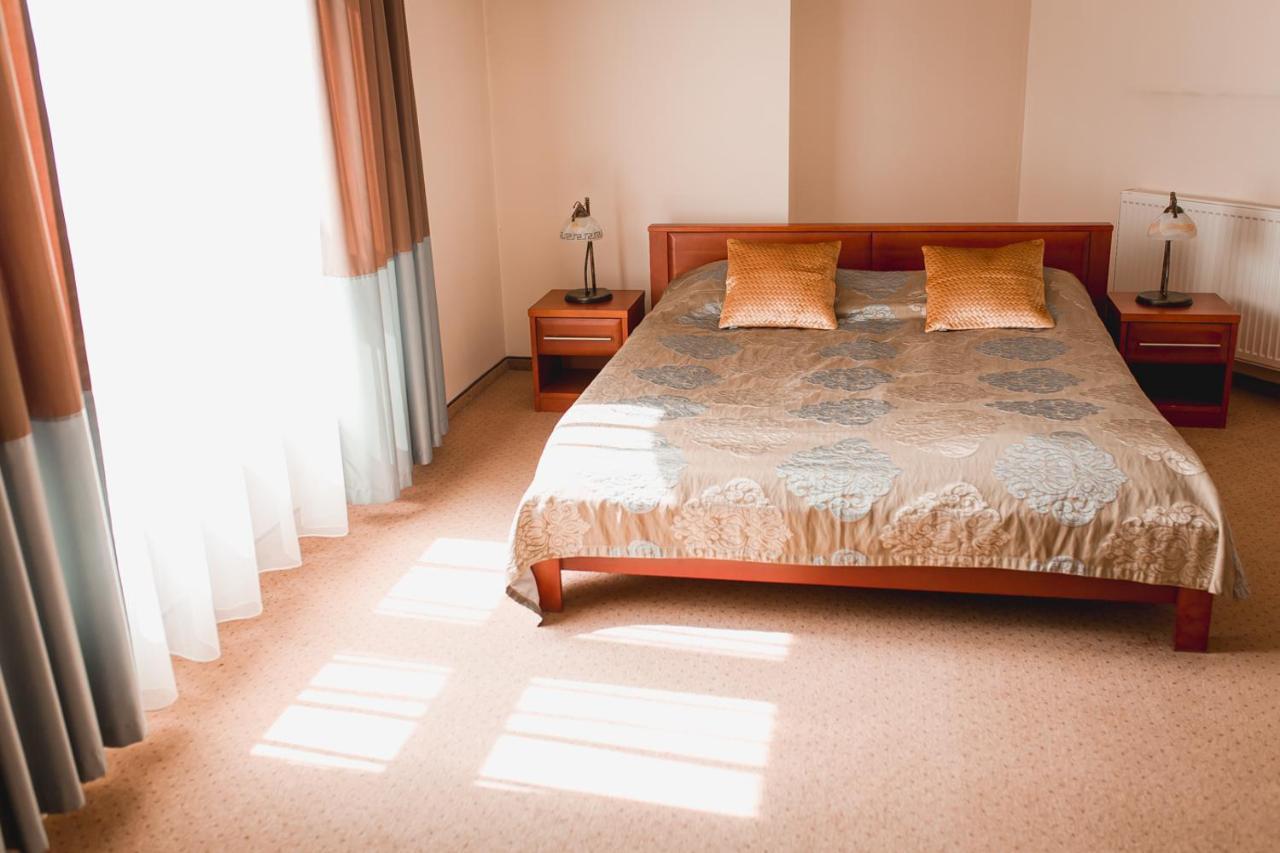 Hotel Promenada Ostróda Esterno foto
