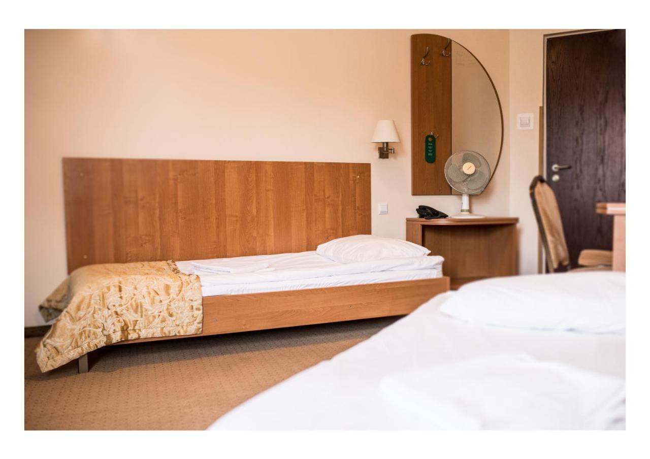 Hotel Promenada Ostróda Esterno foto