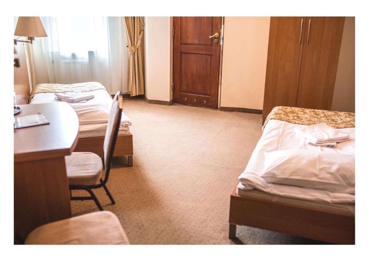 Hotel Promenada Ostróda Esterno foto
